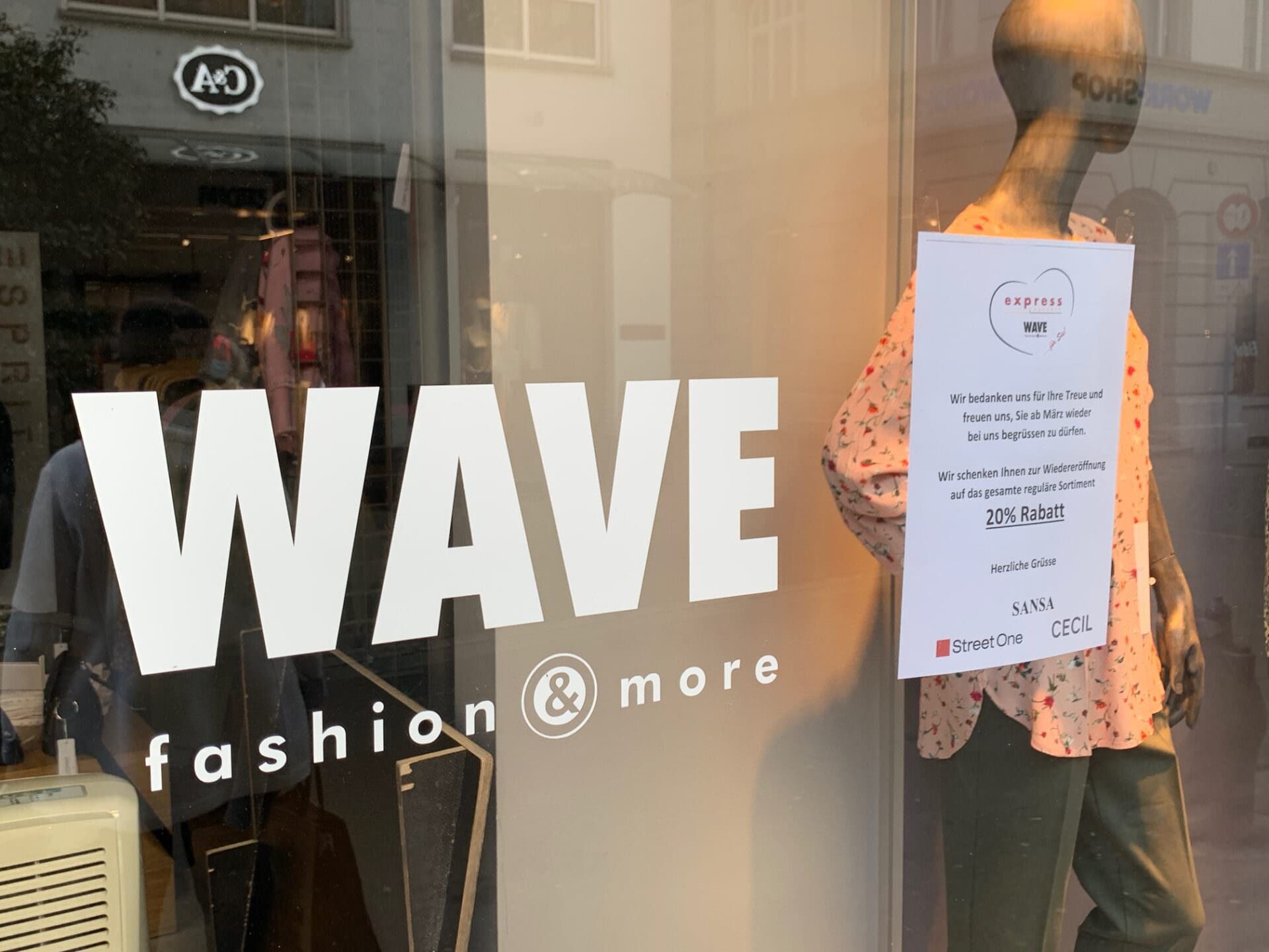 Die Läden öffnen wieder... Rorschacher Echo Die Läden öffnen wieder... Rorschacher Echo